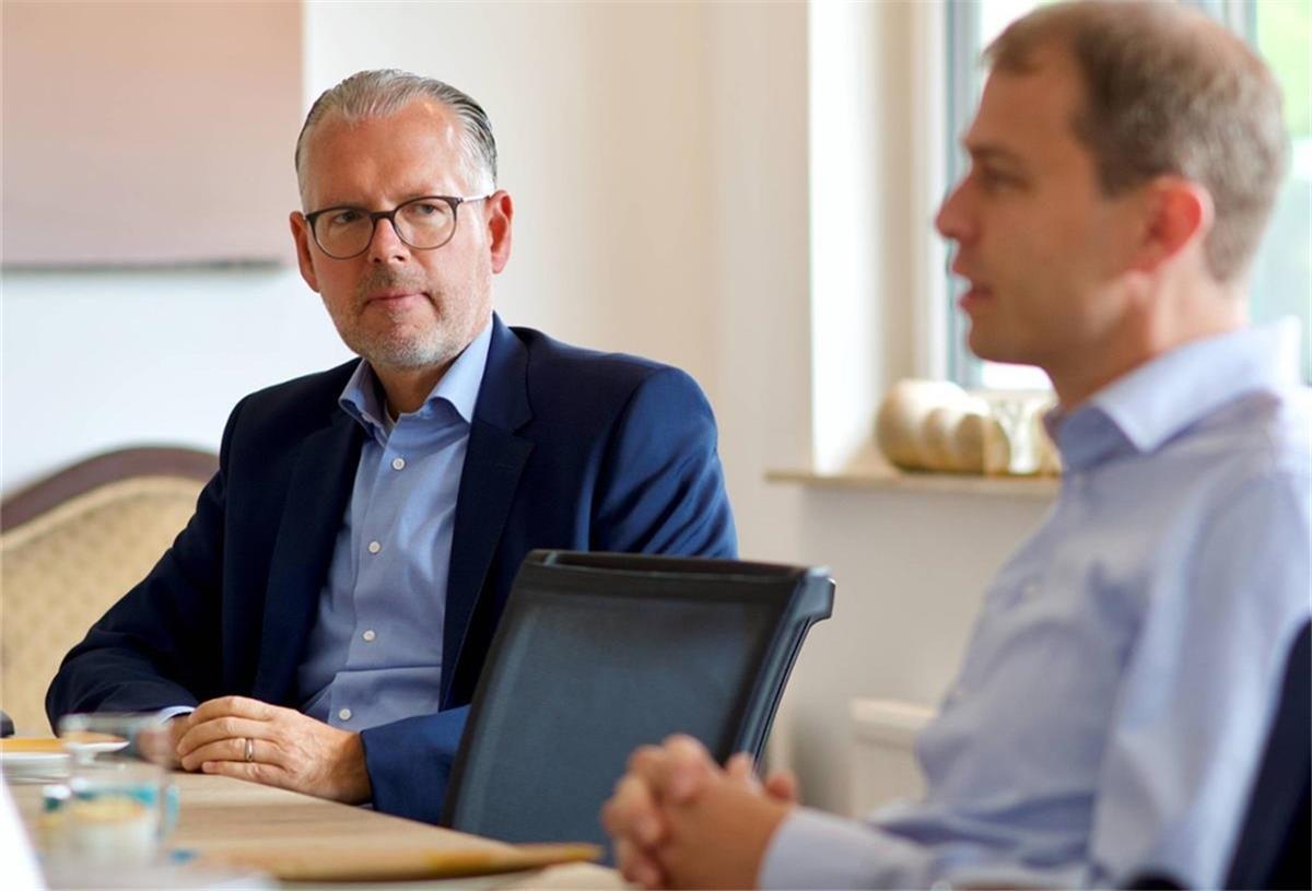 Frank Holle will Bürgermeister in Rotenburg werden „Der richtige Mann für die Spitze des Rathauses“, sagt CDU-Gemeindeverbandsvorsitzender Eike Holsten (rechts) über den Bürgermeisterkandidaten Frank Holle.