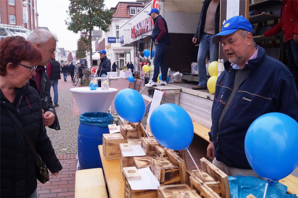 Der Rotary-Club verkaufte Nistkästen. Foto: Wurm