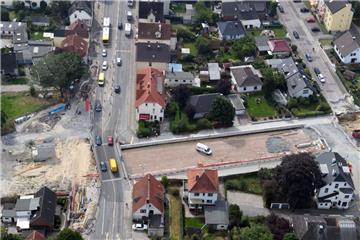 Der Rückbau beginnt: Die Brücke über der Hafentunnel-Baugrube wird zum Jahresende ausgebaut. 