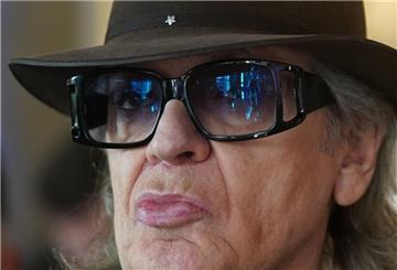 Der Sänger und Musiker Udo Lindenberg ist nach einer Knie-OP schon wieder bester Dinge.