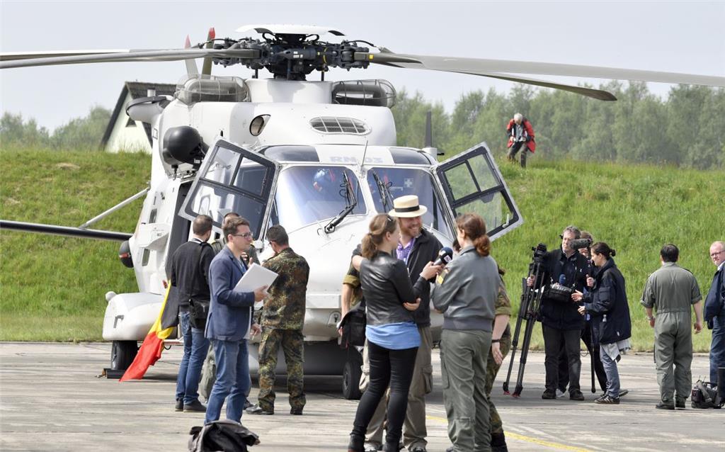 Der SAR-Tag auf dem Nordholzer Fliegerhorst lockte auch zahlreiche Medienvertreter an. - Foto Scheschonka