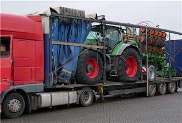 Der Sattelzug mit Überhöhe. 