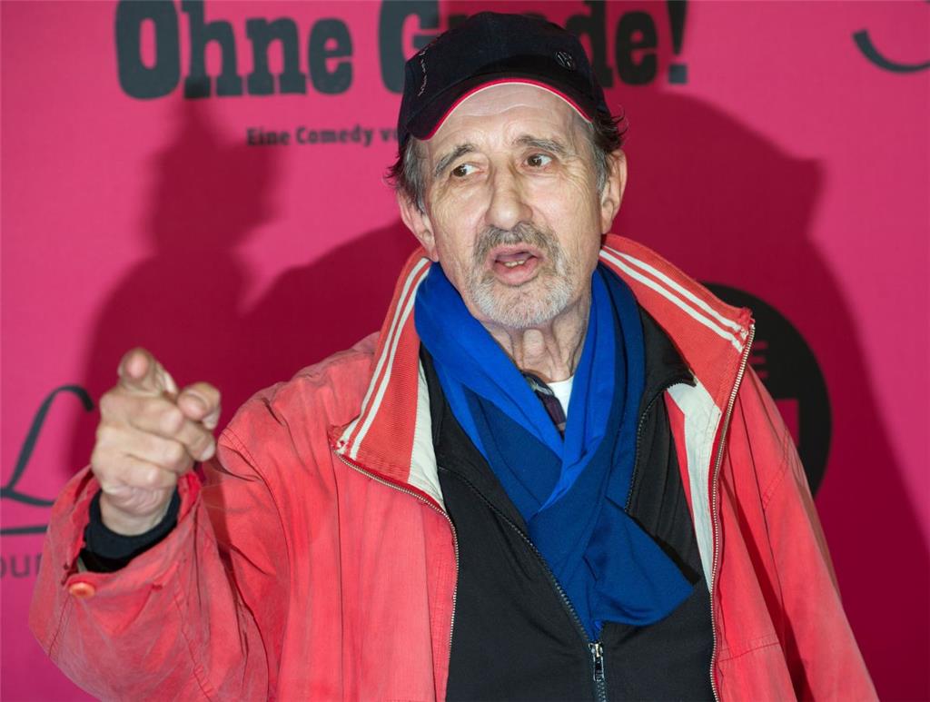 Der Schauspieler Rolf Zacher lieh seine Stimme bereits Hollywoodgrößen wie Nicho...