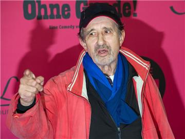 Der Schauspieler Rolf Zacher lieh seine Stimme bereits Hollywoodgrößen wie Nicho...