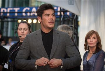 Der Schauspieler Zac Efron bekommt einen Hollywood-Stern.