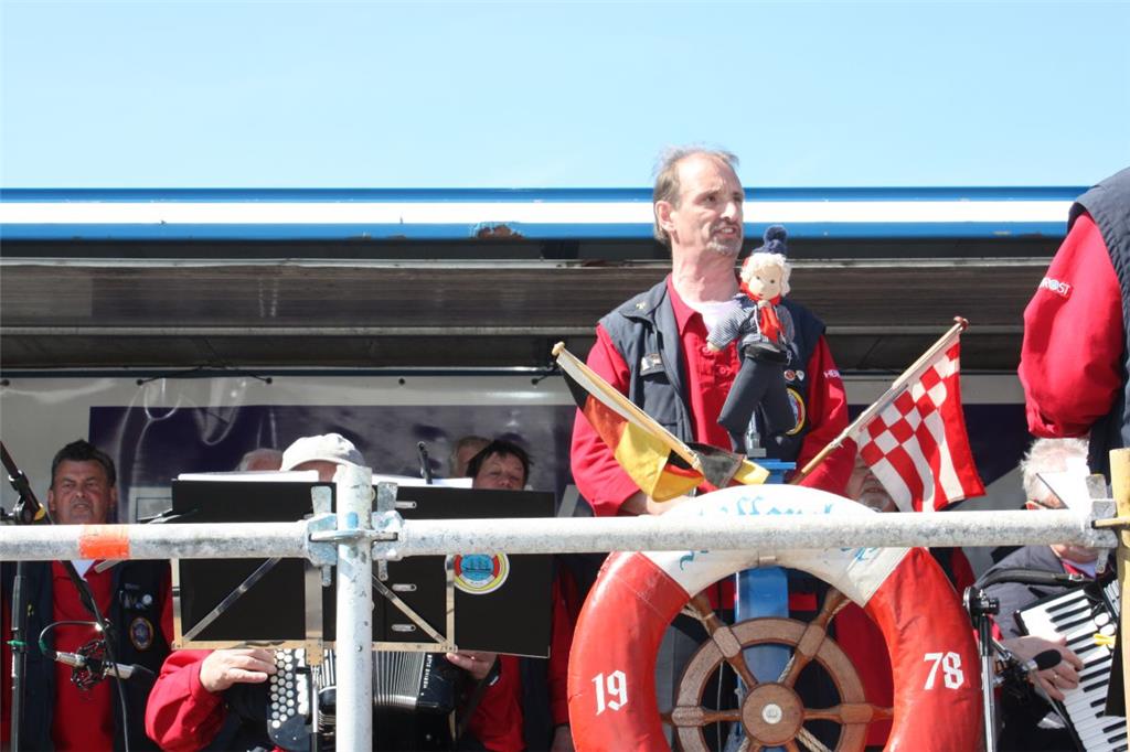 Der Schifferchor Rekum begeisterte die Besucher mit Seemannsliedern. Foto Gehrke
