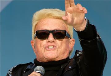 Der Schlagersänger Heino tritt im August 2021 bei der „Schlager Arena“ am Kreidesee auf.