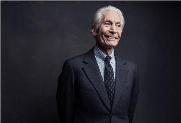 Der Schlagzeuger der legendären Rockband The Rolling Stones, Charlie Watts, ist tot. Watts sei am Dienstag im Kreis seiner Familie mit 80 Jahren friedlich in einem Londoner Krankenhaus gestorben, teilte sein Agent mit.