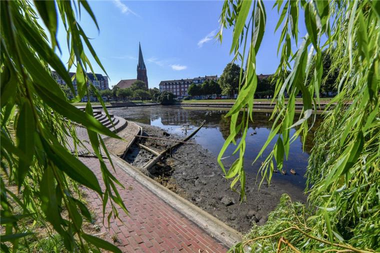 Der Schlamm aus dem Holzhafen in Bremerhaven-Geestemünde soll entsorgt werden.