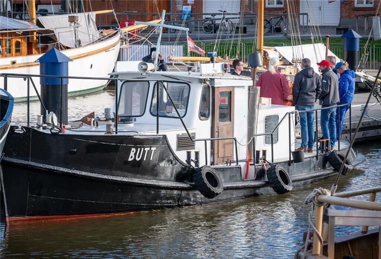 Der gerettete Schlepper „Butt“ hat einen neuen Job und fährt bald zum Nordpol Der Schlepper "Butt" liegt im Neuen Hafen Bremerhaven.