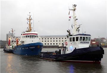Der Schlepper „Valdemar“ der Reederei Vordingborg Bugser ApS nahm das mittlerweile in „Thorn“ umbenannte Schiff am AWI-Liegeplatz im Handelshafen an den Haken und überführt es nach Schweden.