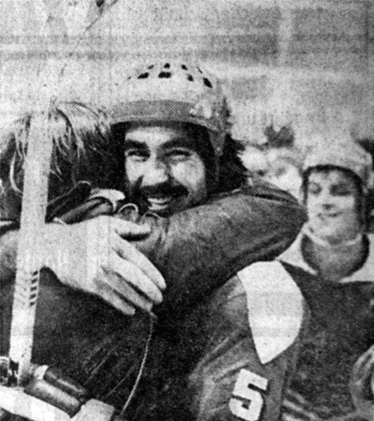 Bildergalerie: Billy Flynn, Bremerhavener Eishockey-Legende Der Schnäuzer war schon als Spieler ein Markenzeichen von Billy Flynn - und ist es bis heute geblieben
