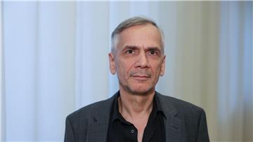 Der Schriftsteller Lutz Seiler ist mit dem Berliner Literaturpreis ausgezeichnet worden.