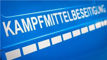 Der Schriftzug „Kampfmittelbeseitigung“ ist an einem Einsatzfahrzeug zu lesen.