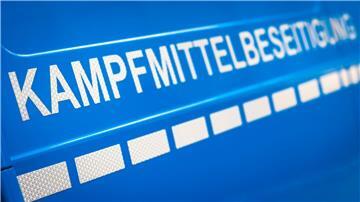 Der Schriftzug „Kampfmittelbeseitigung“ ist an einem Einsatzfahrzeug vom Kampfmittelbeseitigungsdienst (KBD) Niedersachsen zu lesen.
