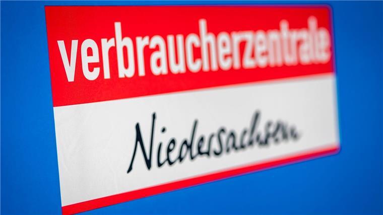 Verbraucherschützer warnen vor Online-Kauf aus Fernost Der Schriftzug „Verbraucherzentrale Niedersachsen“ ist an einer Wand zu lesen.