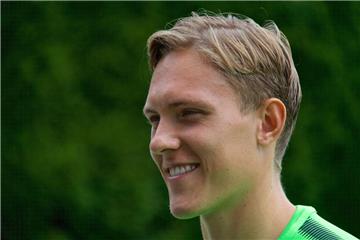 Der Schwede Ludwig Augustinsson, Neuzugang aus Kopenhagen, hat einen guten Eindr...