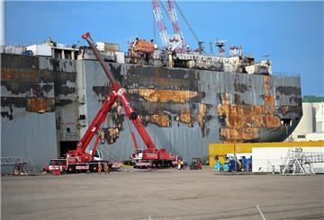 Die "Fremantle Highway" liegt im Hafen von Eemshaven.