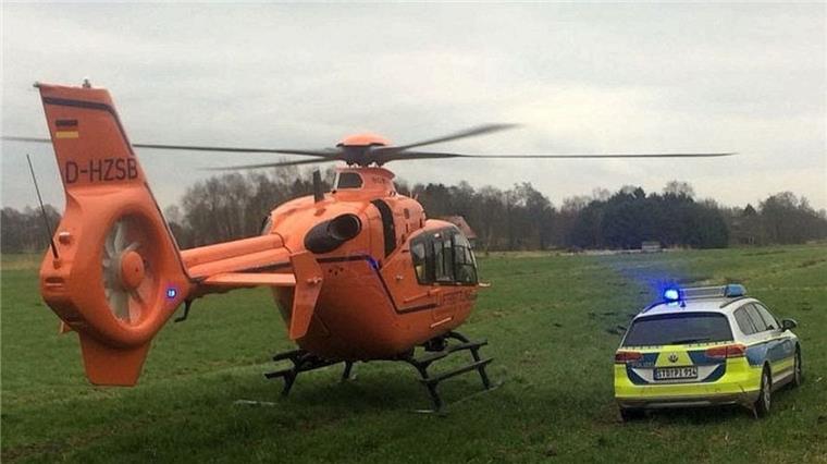 Der schwerst verletzte 65-Jährige aus Drochtersen wurde per Rettungshubschrauber in eine Klinik geflogen. 