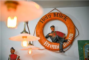Der Seemann Hein Mück kommt in der Sommerausstellung des Historischen Museums groß heraus – sowohl als Werbeträger als auch als Wahrzeichen.