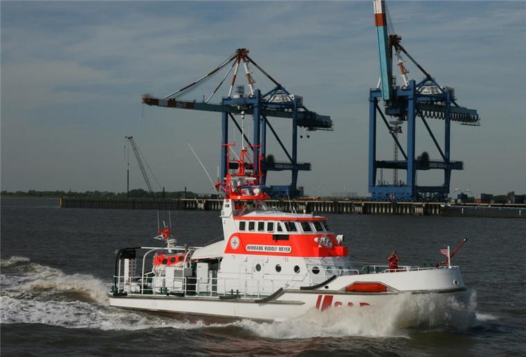 Der Seenotrettungskreuzer „Hermann Rudolf Meyer“ auf der Weser.