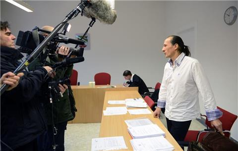 Der selbsternannte "König von Deutschland", Peter Fitzek, muss wieder vor Gericht.