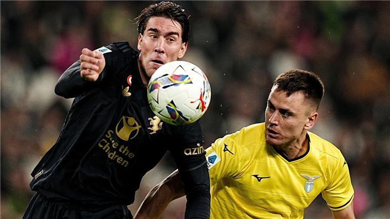 „Ein Büffel“: Stuttgarts Nübel warnt vor Juve-Star Vlahovic Der Serbe Dusan Vlahovic (l.) ist die große Sturmhoffnung von Juventus Turin.