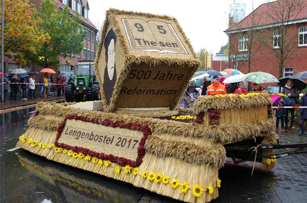 Der Siegerwagen der Dorfjugend Lengenbostel.