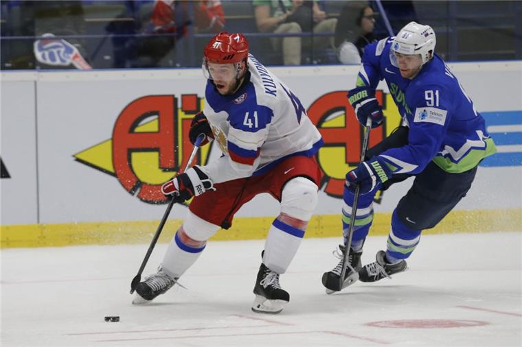 Der slowenische Nationalspieler  Miha Verlic (rechts) spielt künftig für die Fischtown Pinguins.