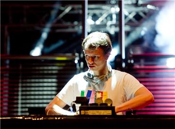 Der Sound des Berliner DJ's  Alle Farben wird Freitag Nacht bei Deichbrand-Festival die Zuhörer glücklich machen. Foto Bockwoldt