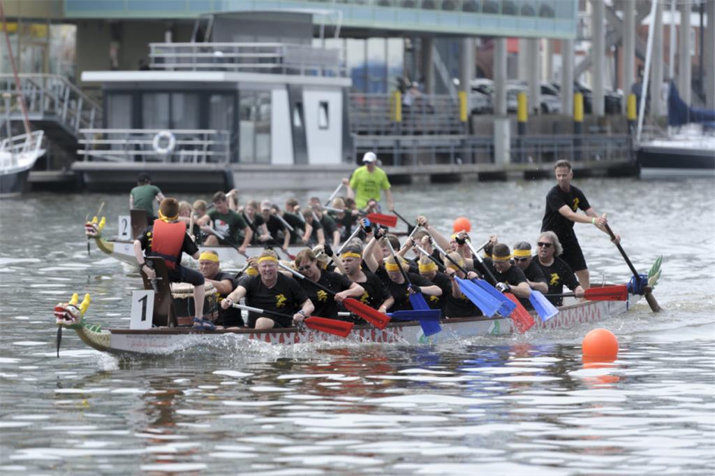 Der Spaß stand im Vordergrund beim Drachenboot-Cup im Fischereihafen. 