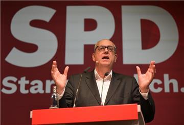 Andreas Bovenschulte (SPD), Bürgermeister und Senatspräsident von Bremen, spricht während des Landesparteitags der SPD Bremen zu den Delegierten. Der Parteitag soll den Koalitionsvertrag von SPD, den Grünen und der Linkspartei in Bremen billigen. +++ dpa-Bildfunk +++
