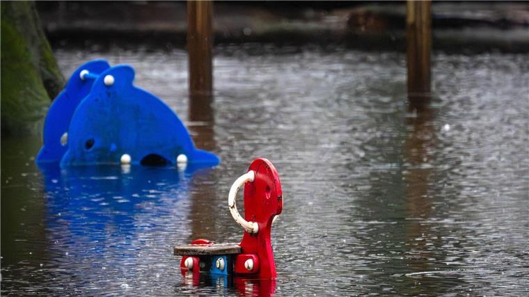 Der Spielplatz im Butendieker Gehölz steht unter Wasser.
