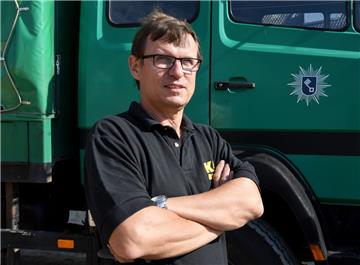 Der Sprengmeister Andreas Rippert  war in Zeitdruck. Weil der Zünder an der Fliegerbombe nicht mehr einwandfrei funktionierte, musste sie schnellstmöglichst gesprengt werden. 