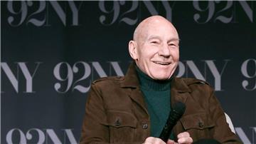 Der „Star Trek“-Schauspieler Patrick Stewart hat seine Memoiren herausgebracht (auf Englisch).