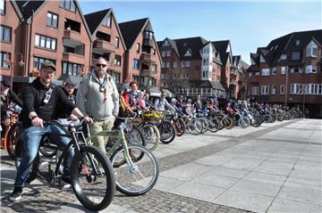 Der Start der Cruiser auf dem Nordenhamer Marktplatz