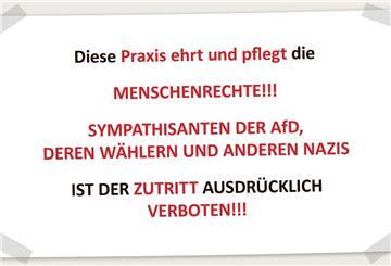 Der Stein des Anstoßes: Mit diesem Plakat hat der Geestensether Landarzt Dr. Jörg Topnik für Aufsehen gesorgt.