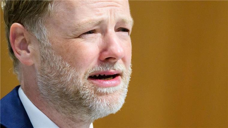 Der Stellenzuwachs geht laut Finanzminister Gerald Heere vor allem auf Schulen zurück. (Archivbild)