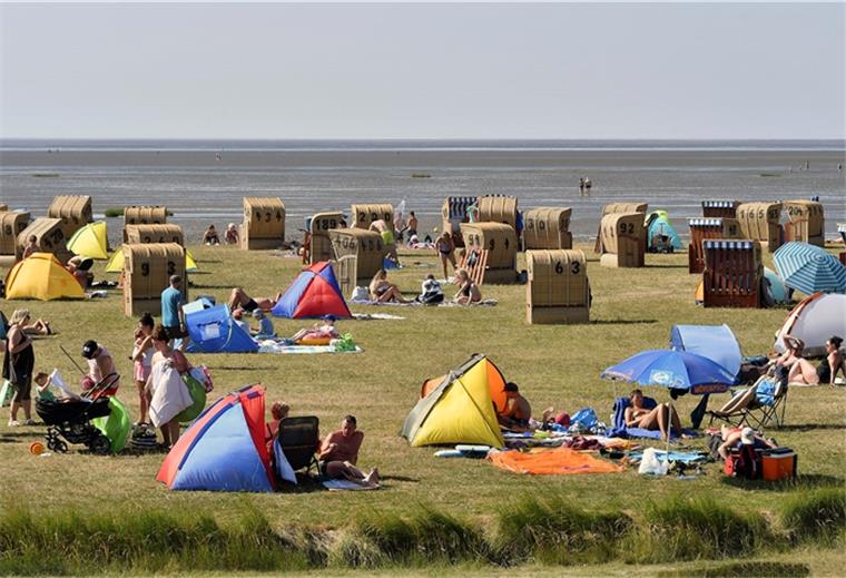 Der Strand in Dorum und das Watt’n Bad: Hier sind die Erlöse von knapp 315.000 (2018) auf 223.000 Euro (2019) gefallen.