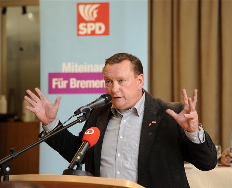 Uwe Schmidt soll Uwe Beckmeyer im Bundestag nachfolgen Der Streit um seine Kandidatur spielte beim SPD-Parteitag am Mittwochabend keine Rolle mehr: Uwe Schmidt wurde als Seestadt-Kandidat für die Bundestagswahl nominiert. Foto Scheschonka