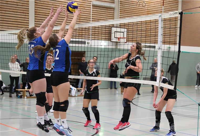 Der SV Nordenham (rechts vom Netz) geht nach dem Aufstieg 2019 in seine zweite Landesliga-Saison. Die erfahrene Mannschaft startet mit Heimspielen.