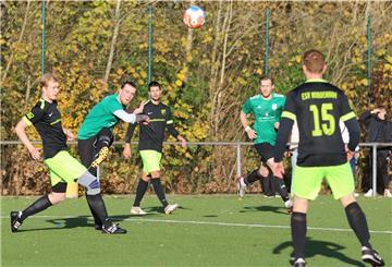 Der SV Phiesewarden (grüne Trikots) und der ESV Nordenham (schwarze Trikots) legen wohl am 11. März in der 1. Kreisklasse wieder los.