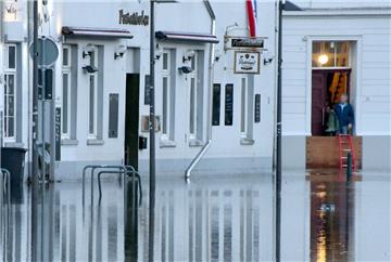 Der Tag danach: Die Innenstadt von Lübeck steht noch unter Wasser. Das Hochwasse...