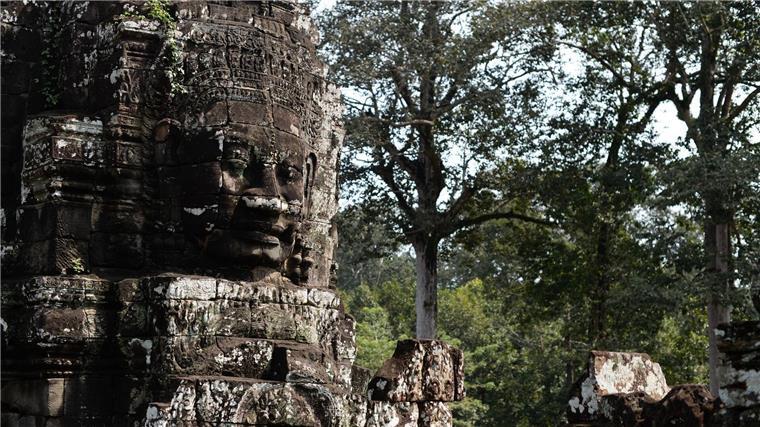 Kambodscha: Archäologen entdecken uralte Statuen in Angkor Der Tempel Bayon ist wegen seiner 200 in Stein gemeißelten lächelnden Gesichter weltberühmt. (Archivbild)
