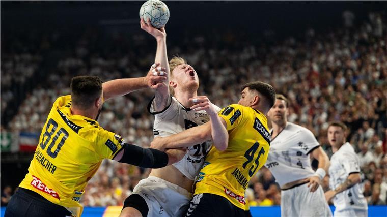Der THW Kiel und die Rhein-Neckar Löwen lieferten sich im Pokal-Halbfinale einen harten Kampf. 