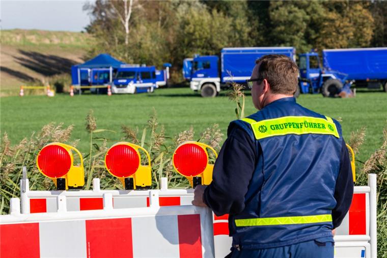 Mord? Polizei beginnt mit Trockenlegung von See in Schwanewede Der Tietjensee bei Schwanewede soll für eine Leichensuche leergepumpt werden.