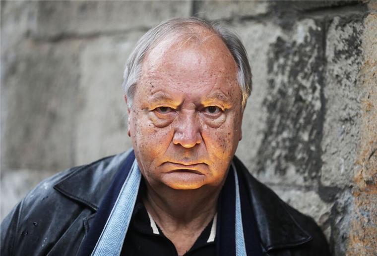 Der Tod seines Kollegen Richard Rogler mache ihn sehr betroffen, sagt er.