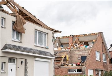 Der Tornado deckte die Dächer dieser Häuser ab.
