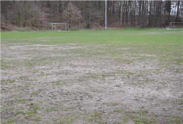 Der Trainingsplatz des SV Viktoria Oldendorf, der in seinem aktuellen Zustand eigentlich nur als Acker bezeichnet werden kann.