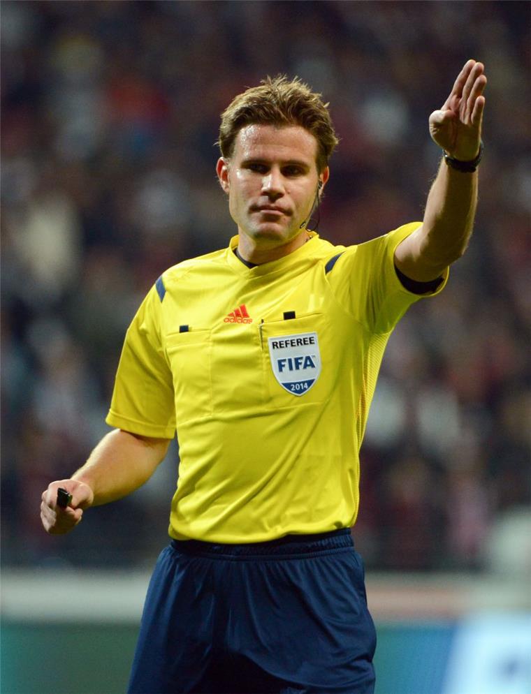 Massiver Schiri-Mangel: NFV-Kreis Rotenburg droht Fußball-Fiasko Der Traum eines jeden Schiedsrichters dürfte es sein, wie Felix Brych (Foto) einmal zum FIFA-Referee aufzusteigen. Doch der Großteil von Brychs Kollegen ist im Amateurbereich tätig. Auch im Kreis Rotenburg wird es dabei immer schwieriger, Nachwuchskräfte für diese reizvolle, aber bisweilen auch undankbare Aufgabe zu finden.